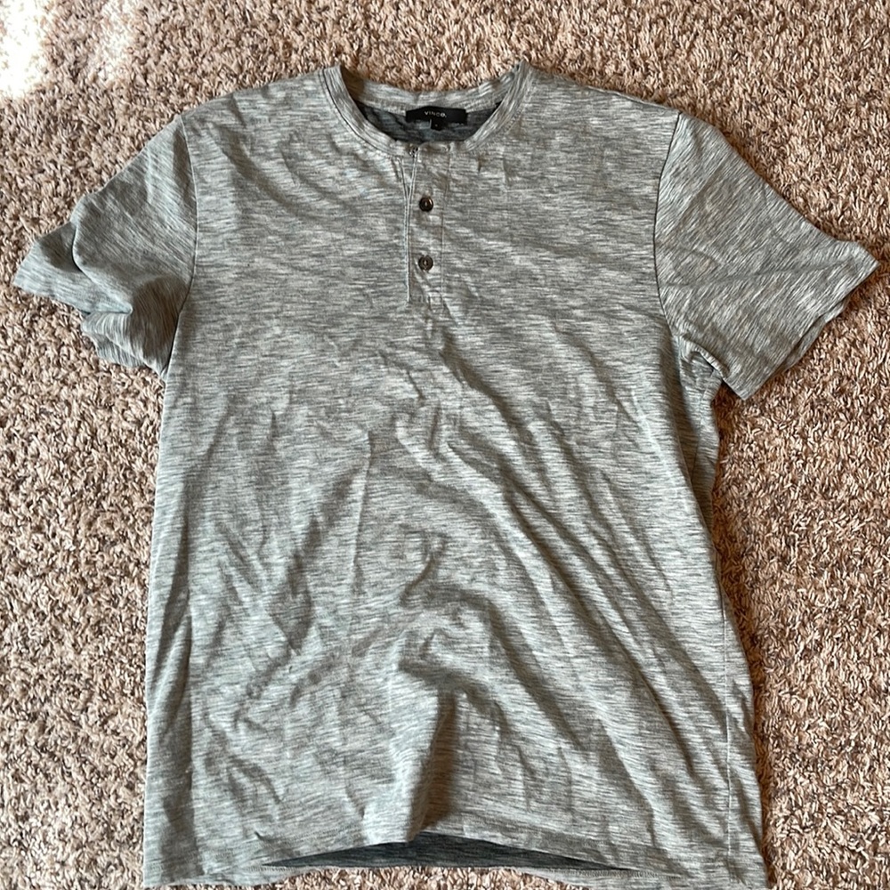 Men’s medium short sleeve light gray Forrest green henley